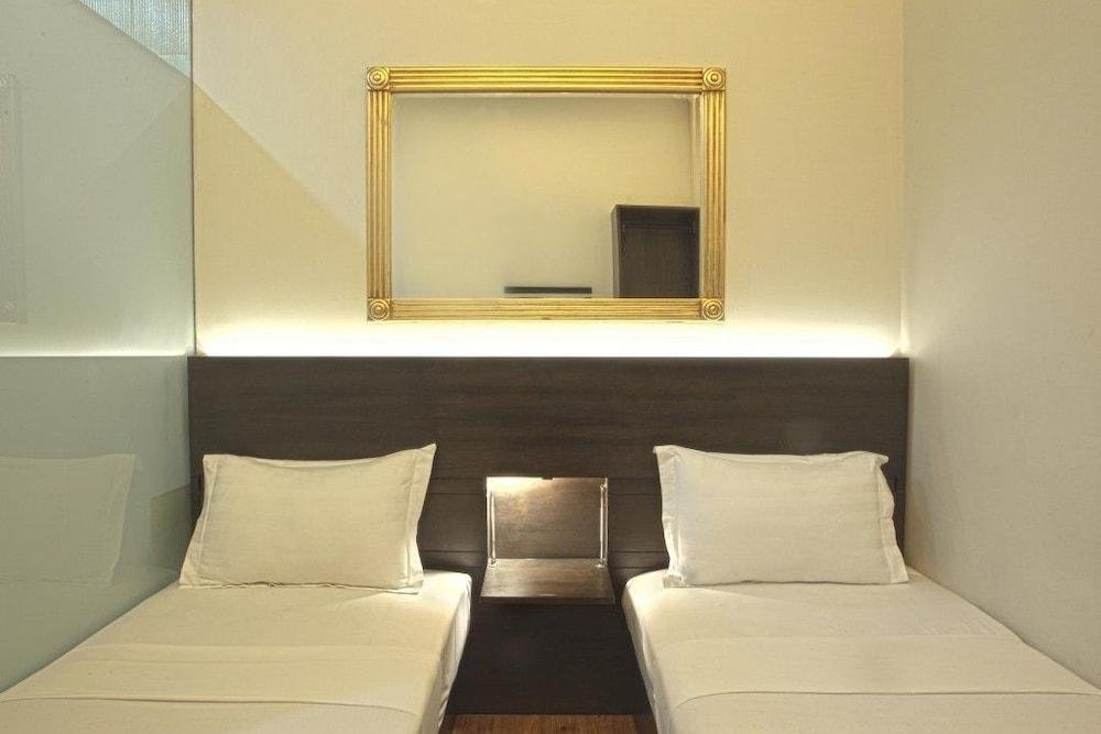 Fuxion Inn Jakarta Exterior photo