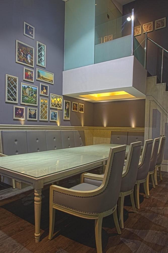 Fuxion Inn Jakarta Exterior photo