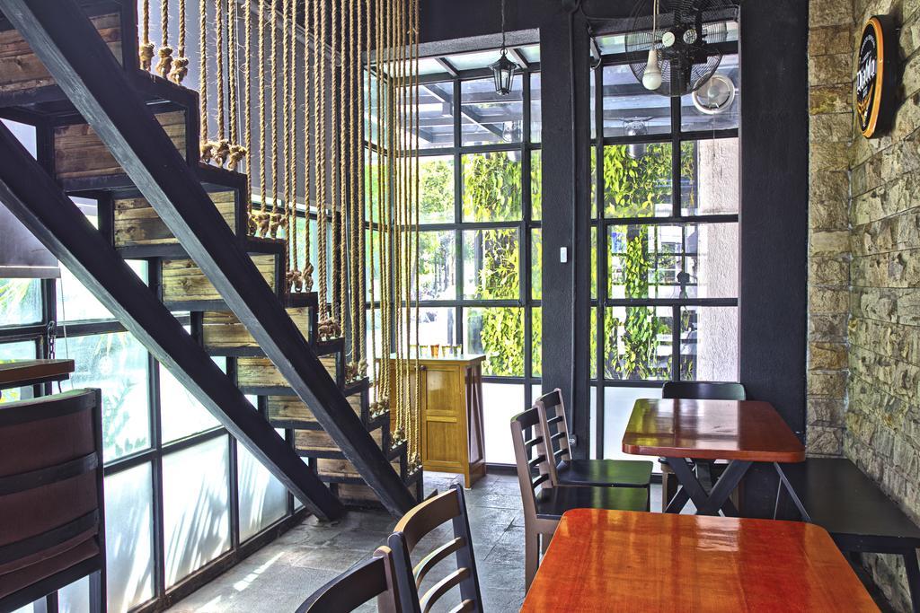 Fuxion Inn Jakarta Exterior photo