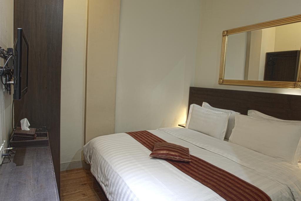 Fuxion Inn Jakarta Exterior photo